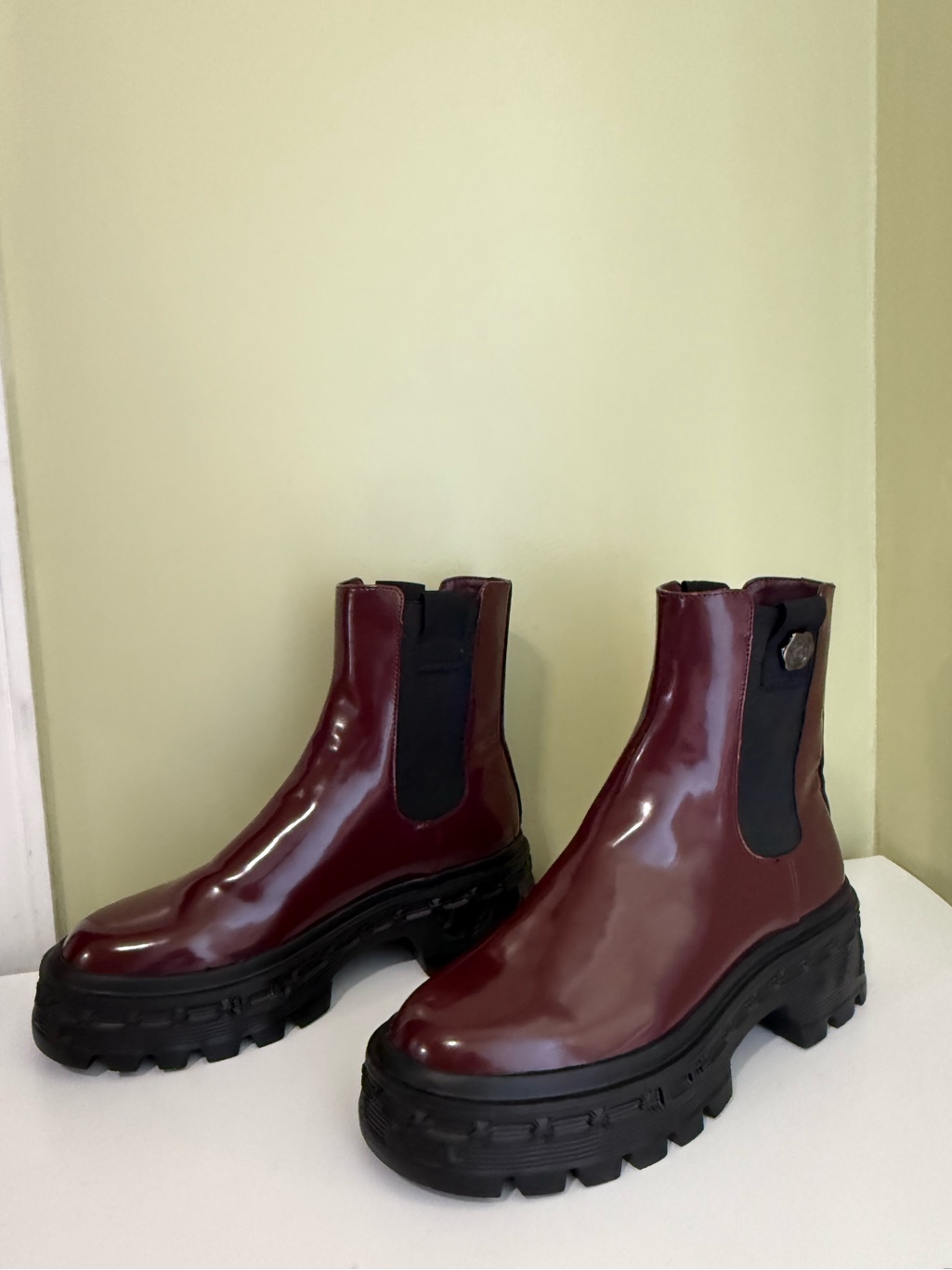 Karl Lagerfeld Burgundy Lace-Up Platform Chelsea Boot H18n13